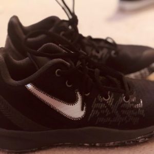 Big girls basketball sneakers size 4y like new!